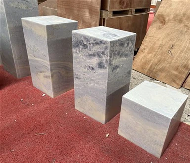 Moviy kristalli marmar plintli yon stol